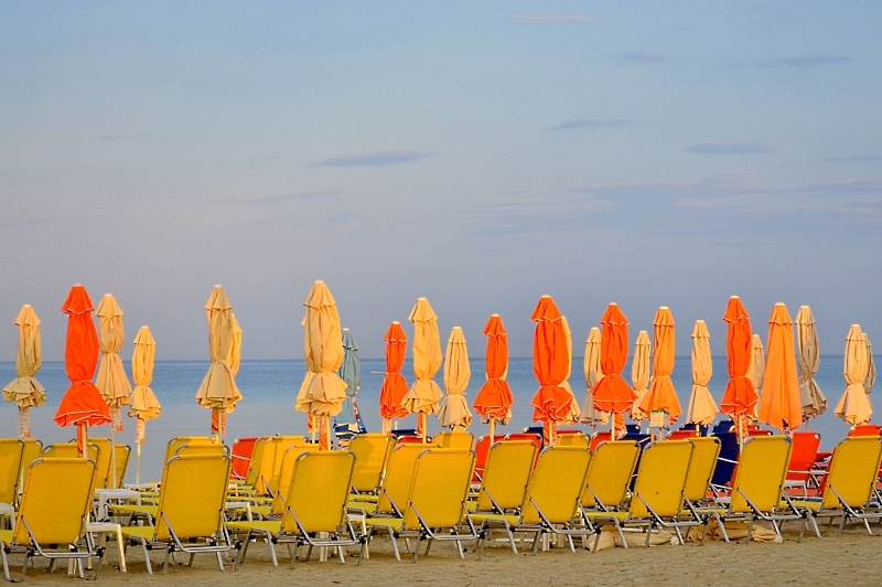 Strand­mö­bel, am Abend